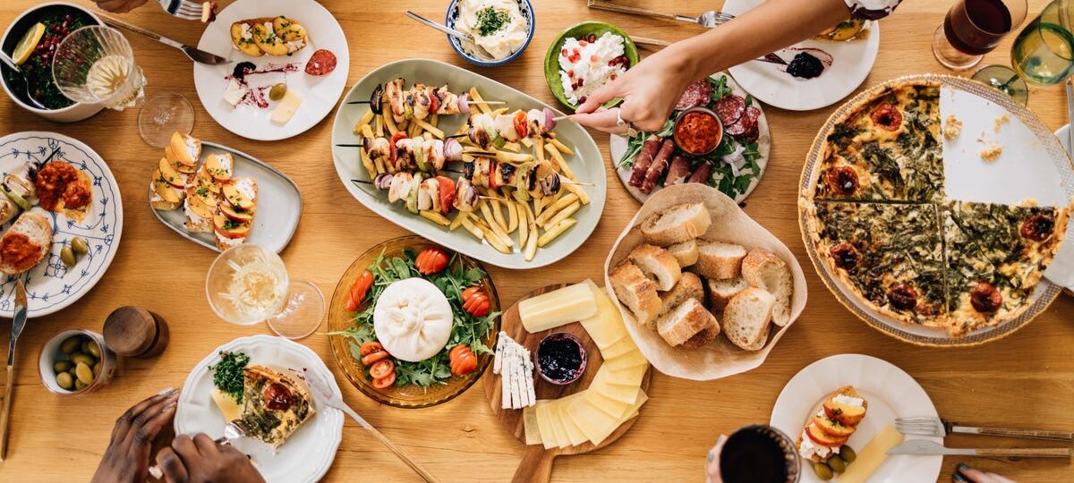 My friends want to eat out every day, but I can’t afford it. Do I have to choose between going broke and losing my friends?