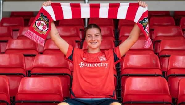 Adran Premier: Wrexham sign Lydia Sallaway from Aston Villa in preparation for UWCL season