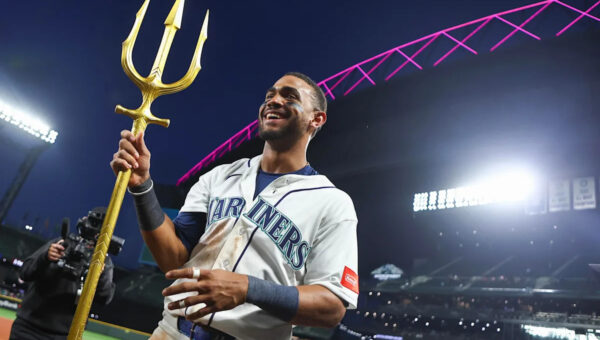 Mariners rack up eight runs without a homer, defeat Angels 8-3