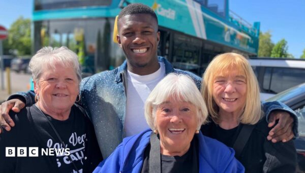 Nans who befriended pro wrestler on flight to Vegas in talks to make a film