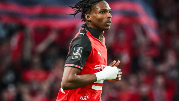 ‘He’s up there with the best centre-backs in the world’- Jeremy Jacquet on playing alongside Virgil Van Dijk