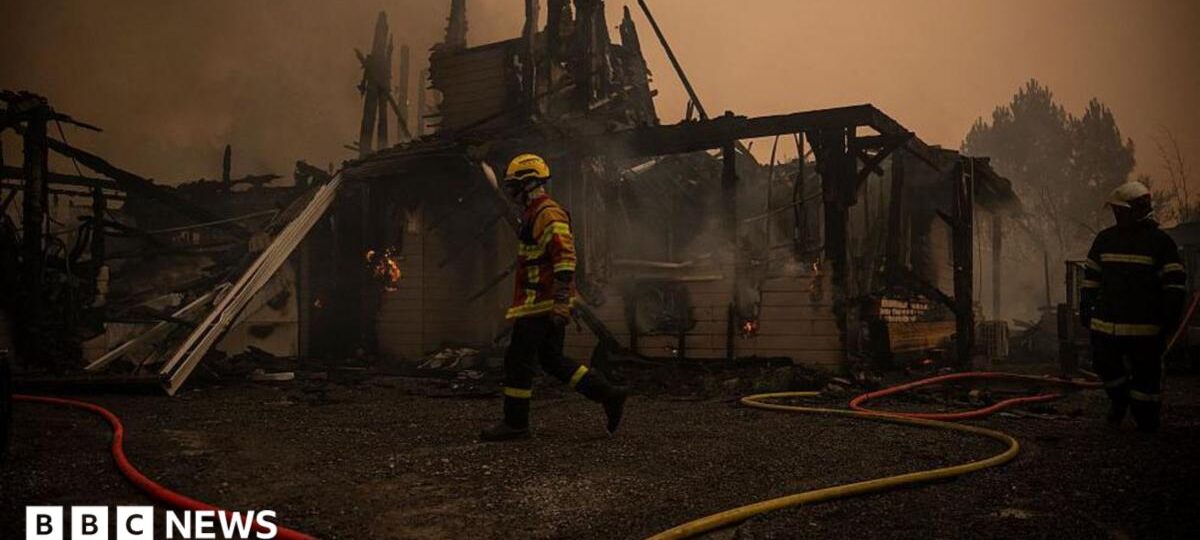 France orders evacuation of peninsula as hundreds flee wildfires by boat