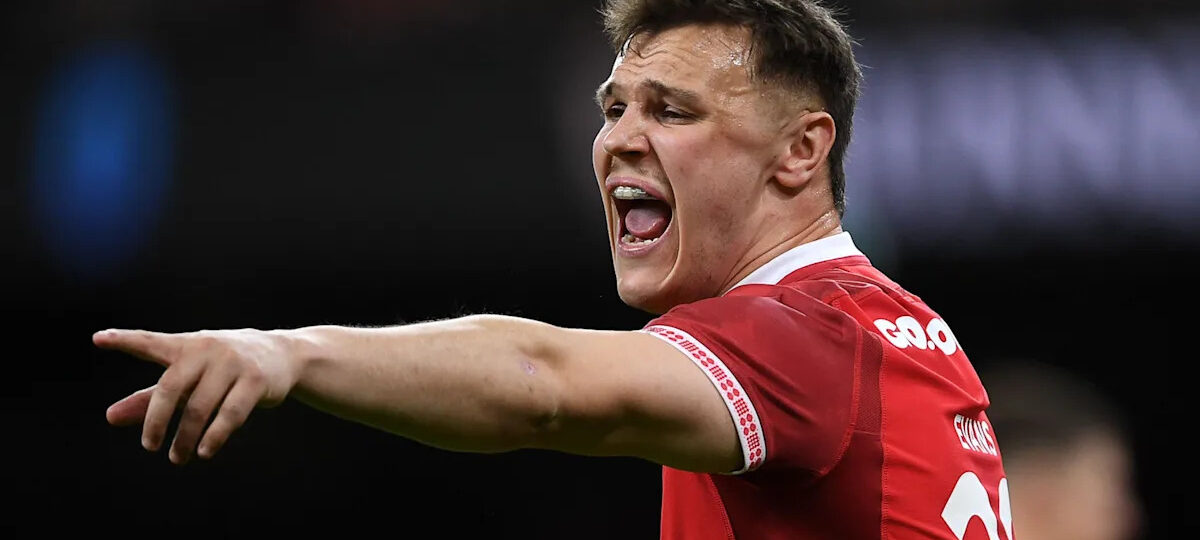 Wales fly-half Evans returns to Cardiff from Quins