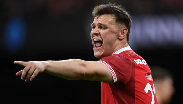 Wales fly-half Evans returns to Cardiff from Quins