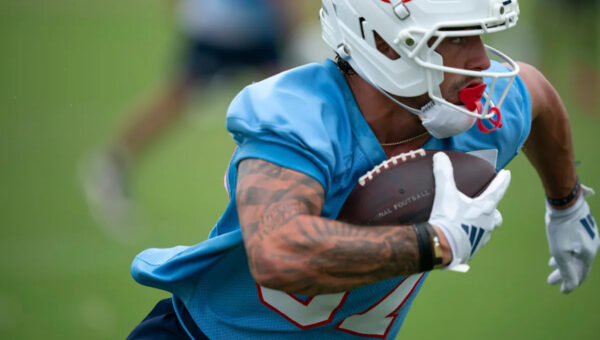 Juggling Titans depth chart before training camp: Finding 11 roster spots from 49 players