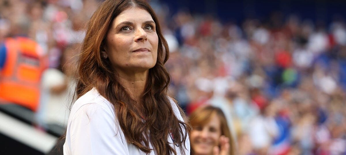 Soccer legend Mia Hamm has a 3-step longevity routine to stay strong and agile in her 50s
