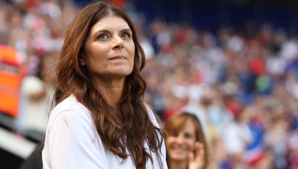 Soccer legend Mia Hamm has a 3-step longevity routine to stay strong and agile in her 50s