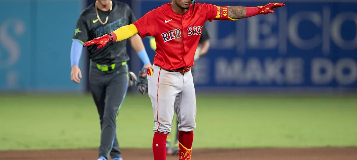 Red Sox plane issues reportedly leave team stuck in Chicago hours before game in New York