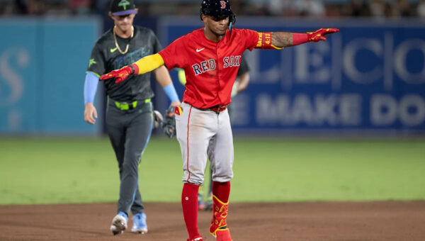 Red Sox plane issues reportedly leave team stuck in Chicago hours before game in New York