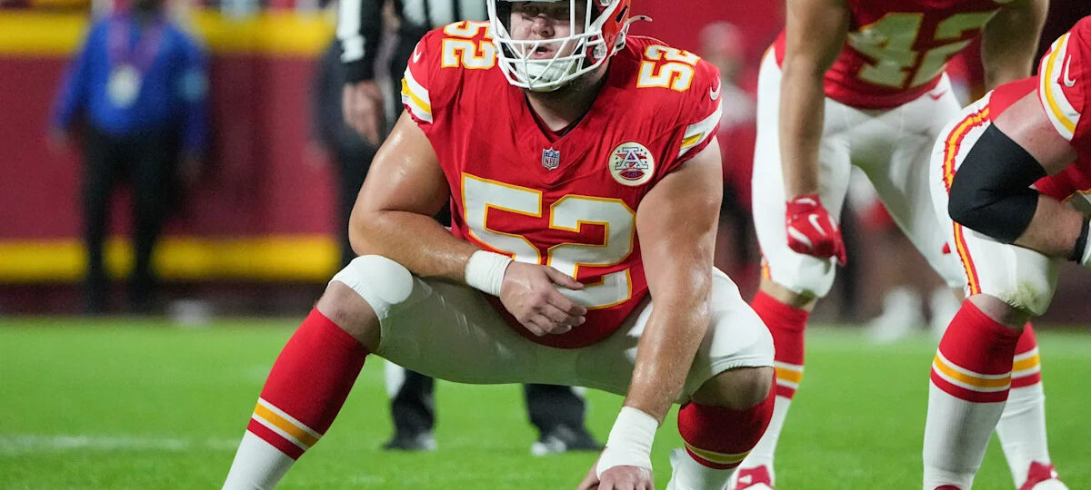 Chiefs star Creed Humphrey places No. 2 in AP preseason IOL rankings