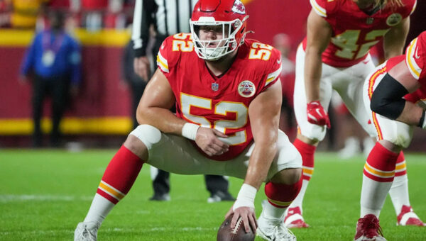 Chiefs star Creed Humphrey places No. 2 in AP preseason IOL rankings