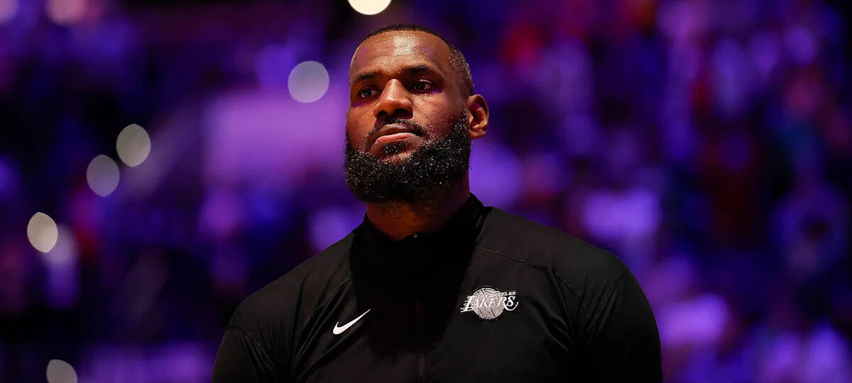 LeBron James officially signs with 76ers, might live in New York
