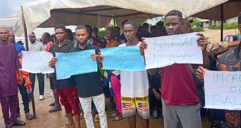Akwa Ibom community protests neglect, urges action on collapsed bridge