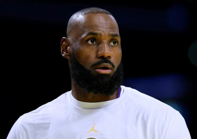 'Thrilled' 76ers sign James with eyes on NBA title run
