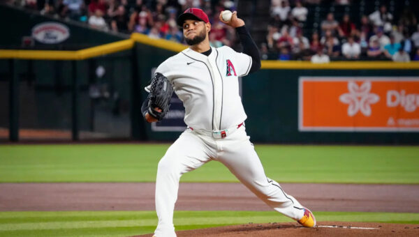 Brewers at Diamondbacks live updates. Tawa up, Groover out