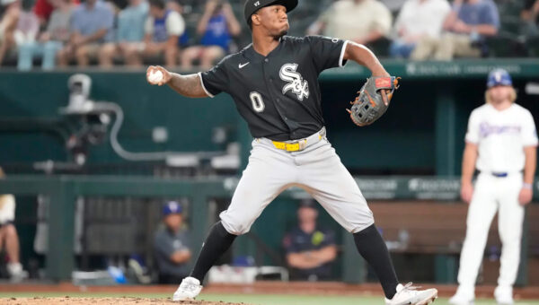 Texas Baseball Massacre: Rangers blow out White Sox, 10-0