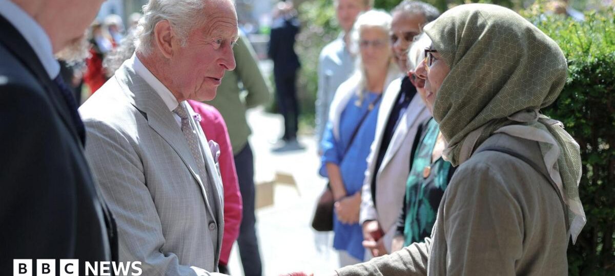 King hails design of Europe's first eco mosque