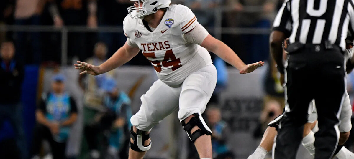 Texas OL looking to earn 5th year of eligibility, return to Longhorns