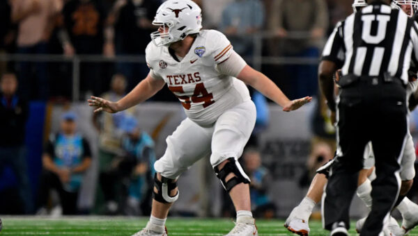 Texas OL looking to earn 5th year of eligibility, return to Longhorns