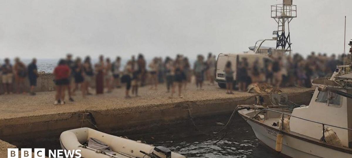 Hundreds escape Greek wildfire by sea as blazes continue across Europe