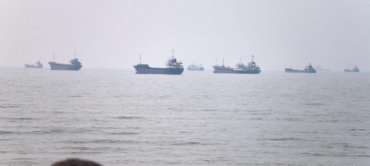 US launches new strikes on Iranian military positions in Strait of Hormuz