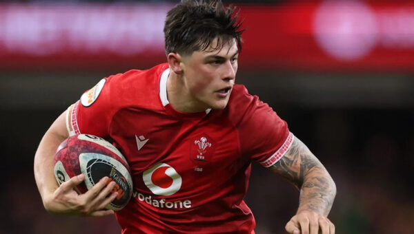 Rees-Zammit reverts to Wales wing for Fiji test