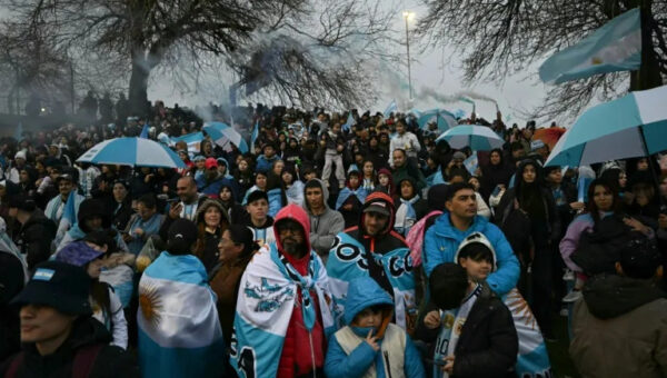 Thousands welcome home Argentina squad, without Messi, despite World Cup loss
