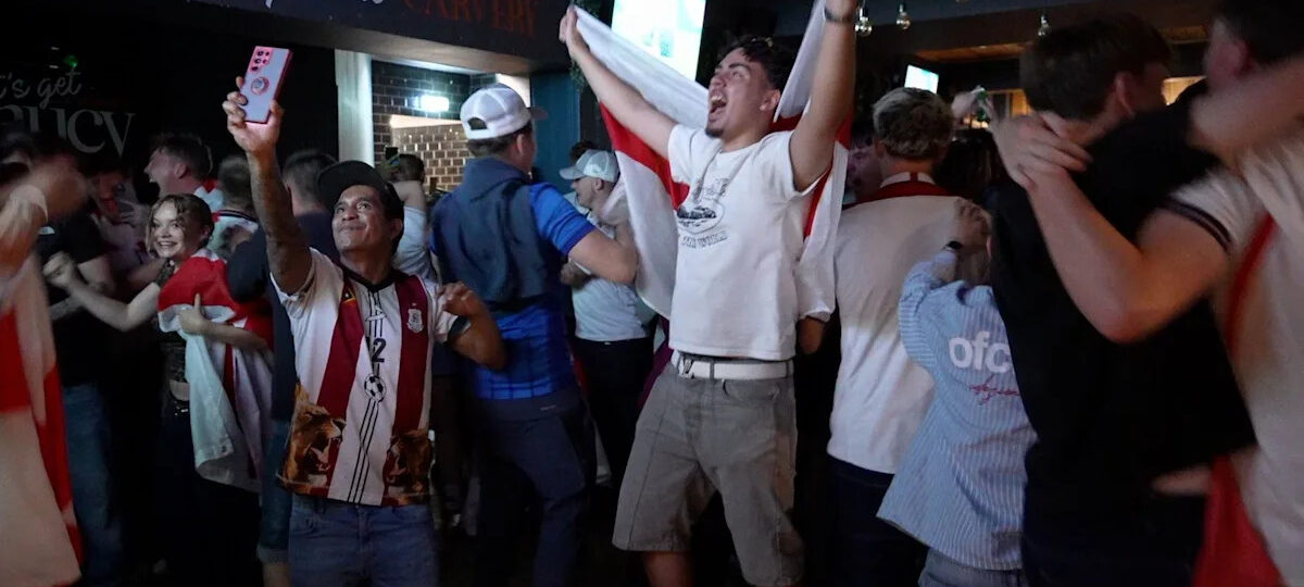Hundreds gather in early hours to cheer on England