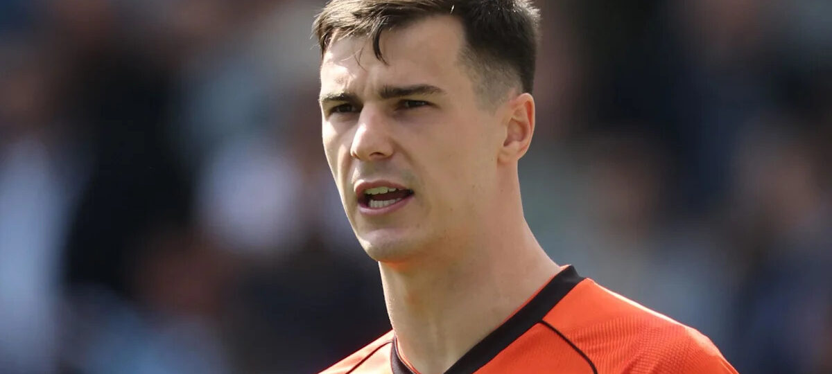 Wigan sign QPR keeper Walsh on season-long loan