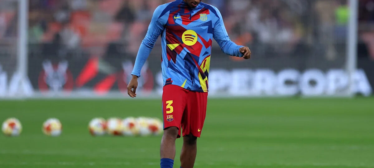 Barcelona defender absent from pre-season training due to pubalgia