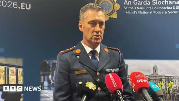'Extremely significant' bomb in car intercepted on way to NI, Irish police say