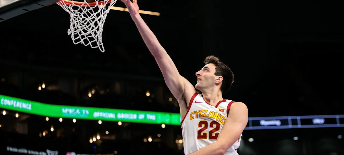 How likely is Milan Momcilovic to win the 2027 Wooden Award
