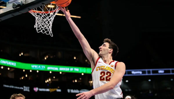 How likely is Milan Momcilovic to win the 2027 Wooden Award