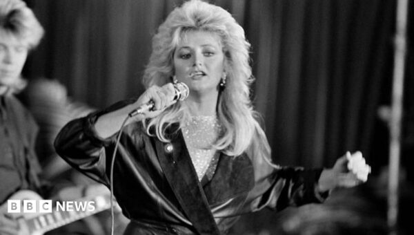 Bonnie Tyler, the gravel-voiced star who sang her way into music history