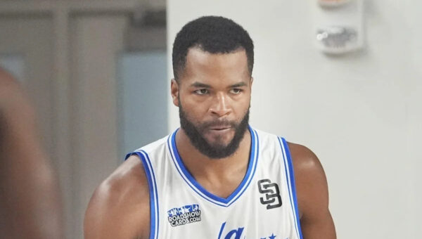 La Familia will face off against JHX Hoops on Wednesday