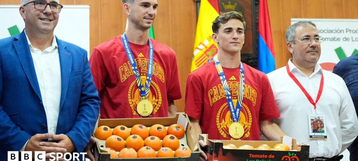 Ruiz & Gavi's reward for win... 150kg of tomatoes