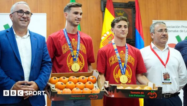 Ruiz & Gavi’s reward for win… 150kg of tomatoes