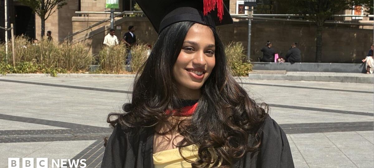 Students tell us how to keep graduation outfit costs down
