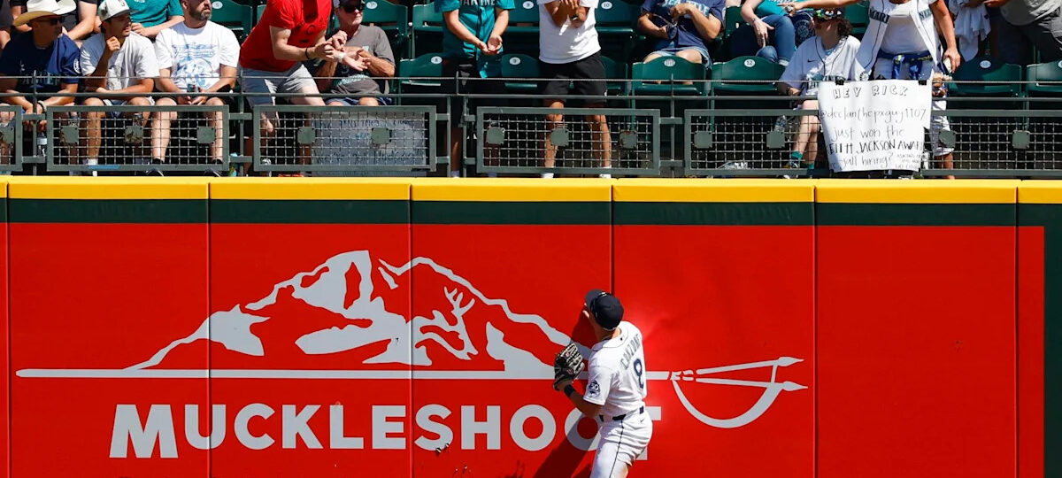 Mariners lose a backbreaker, 5-3