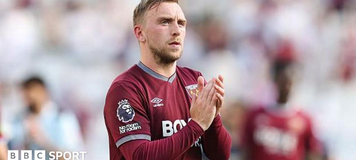 West Ham captain Bowen to stay at club