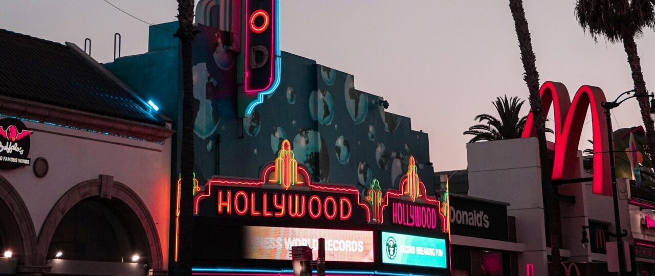 How To Create a Hollywood Experience With Online Casinos