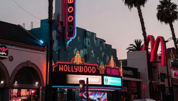 How To Create a Hollywood Experience With Online Casinos