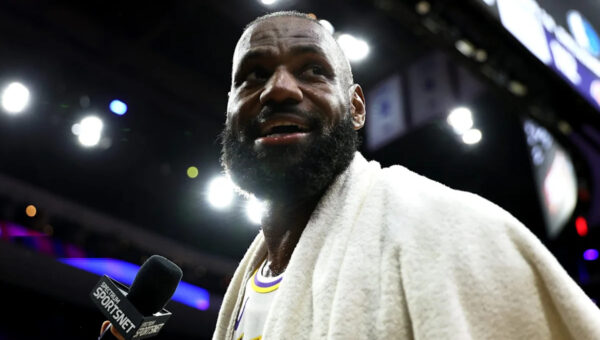 LeBron James receives golf invitation from Philadelphia Eagles star after landing in Philly