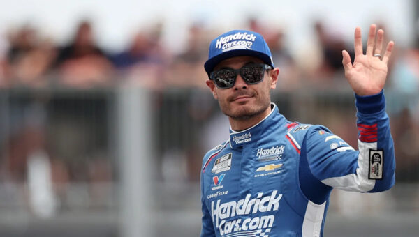 Kyle Larson, NASCAR defending champion, gets stuck in grass at Chicagoland