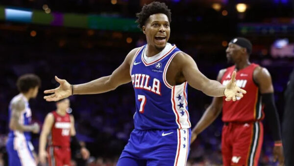 76ers’ forward gives roses to Kyle Lowry following retirement news