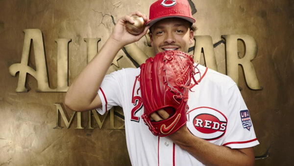 Burns, Reds agree to $105M extension