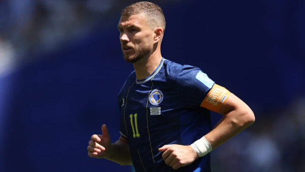 Schalke and Edin Dzeko reach agreement on one-year Bundesliga contract