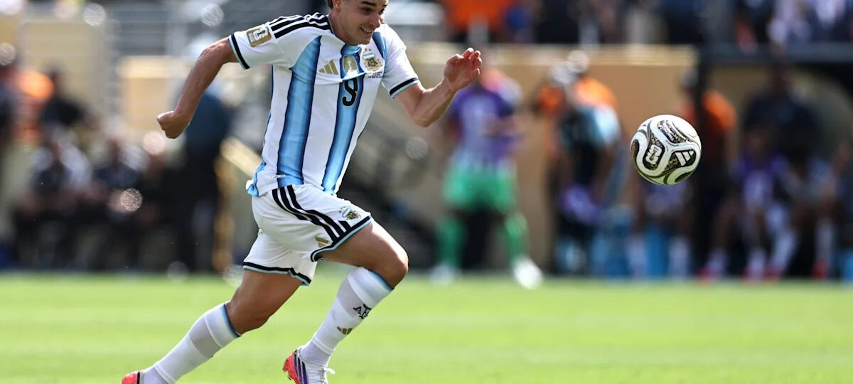 Barcelona give priority signing time to decide after World Cup heartbreak as €100m transfer enters decisive phase