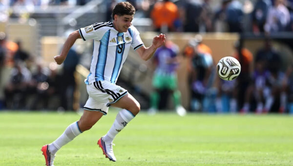Barcelona give priority signing time to decide after World Cup heartbreak as €100m transfer enters decisive phase