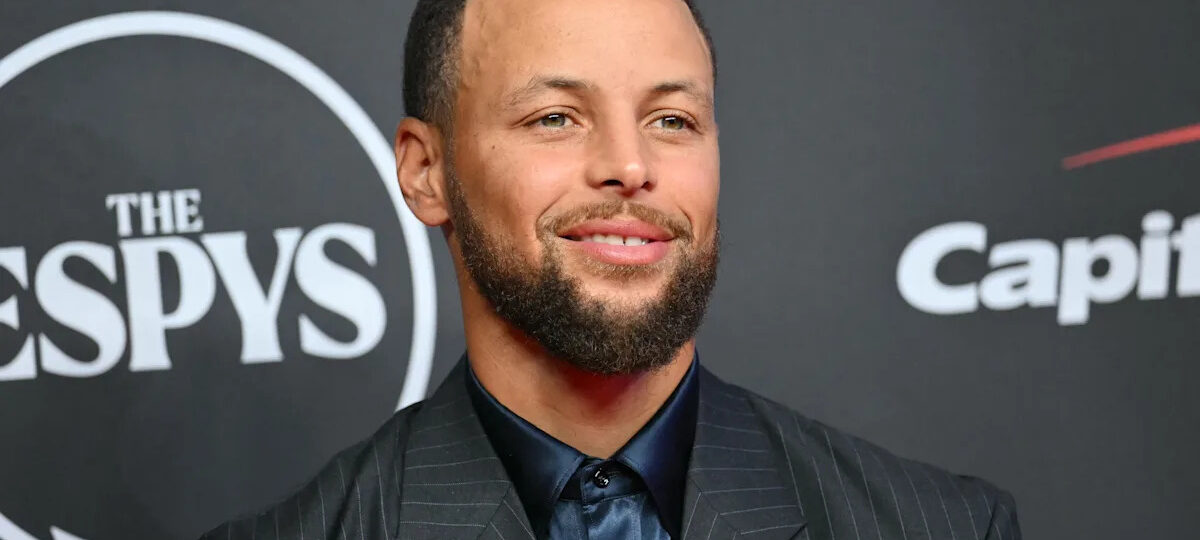 Stephen Curry becomes first current player to receive exhibit at the Naismith Basketball Hall of Fame